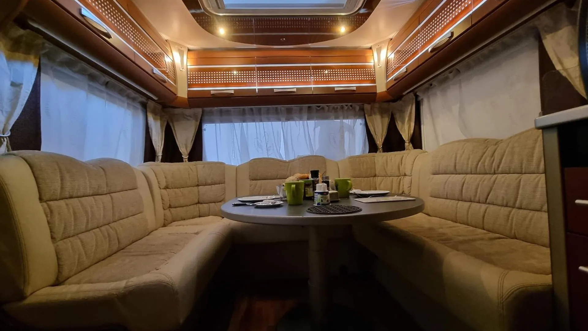 Camping Klimatisierter Caravan Mit Umzaeuntem Stellplatz Untergriesbach