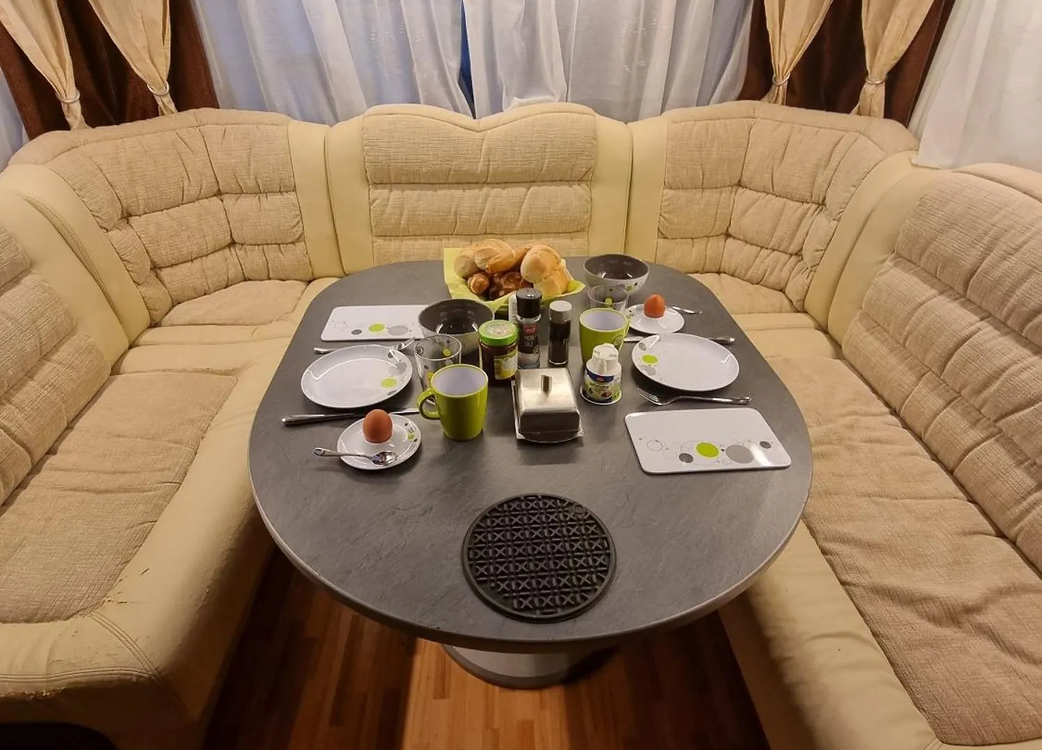 Camping Klimatisierter Caravan Mit Umzaeuntem Stellplatz Untergriesbach