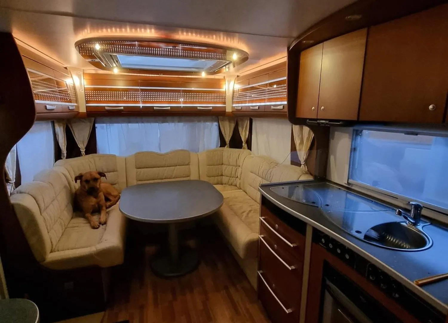 Klimatisierter Caravan Mit Umzaeuntem Stellplatz Untergriesbach Alemania