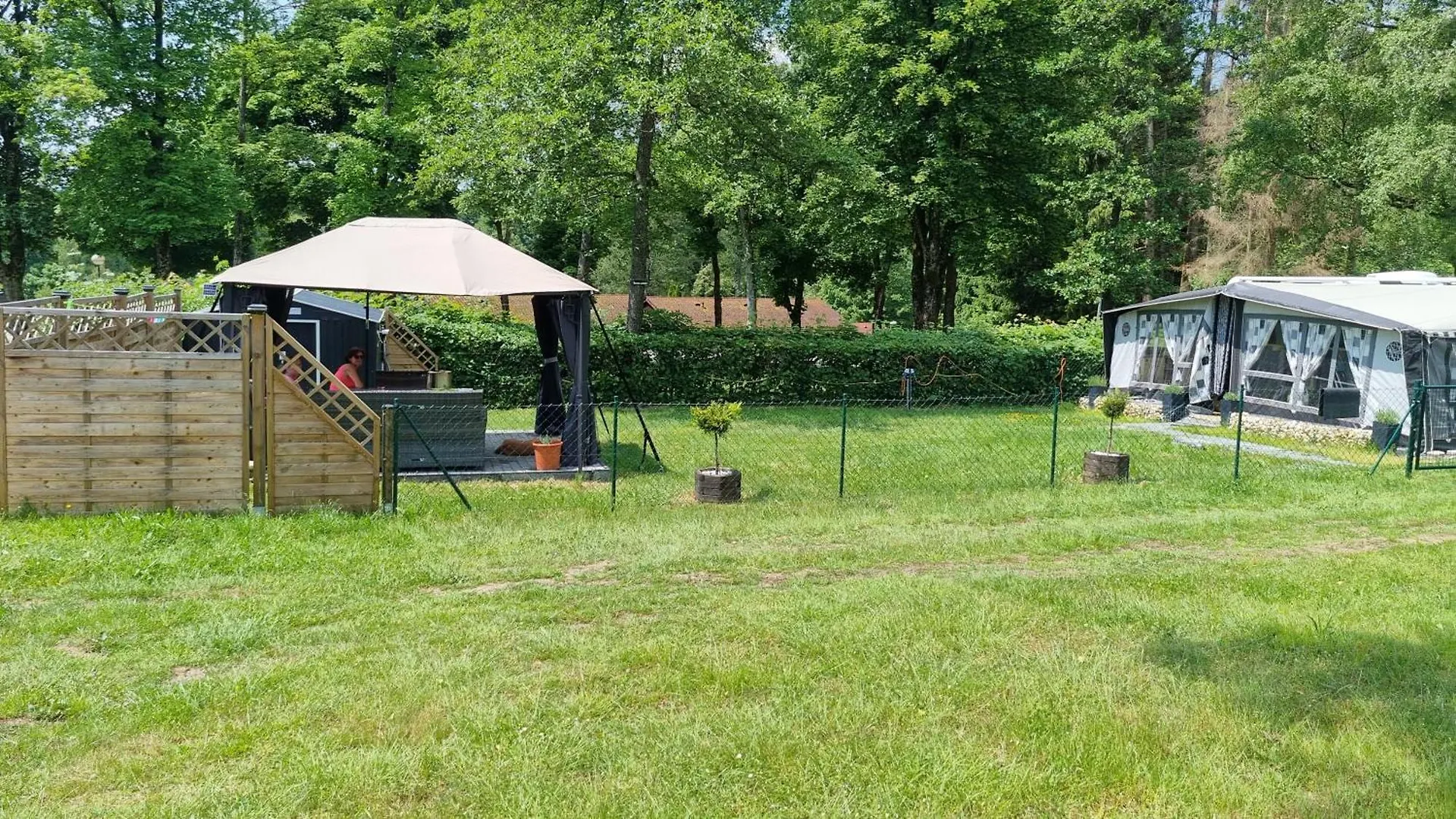 Klimatisierter Caravan Mit Umzaeuntem Stellplatz Untergriesbach Alemania